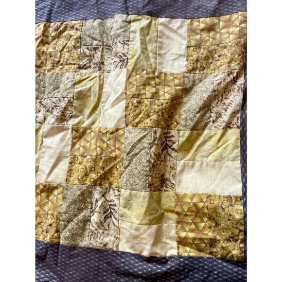 Small homemade quilt - Picture 6 of 9